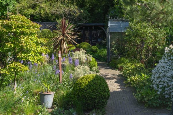 Foto 1: een deelnemende tuin aan de gen. Foulkesweg (Foto: G&B Wageningen, rechtenvrij)